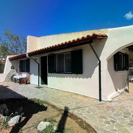 Μονοκατοικία Στο Λουτρακι Loutráki Exterior foto